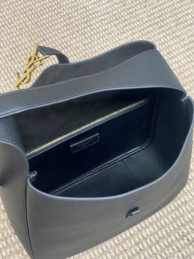 Y51 hobo bags